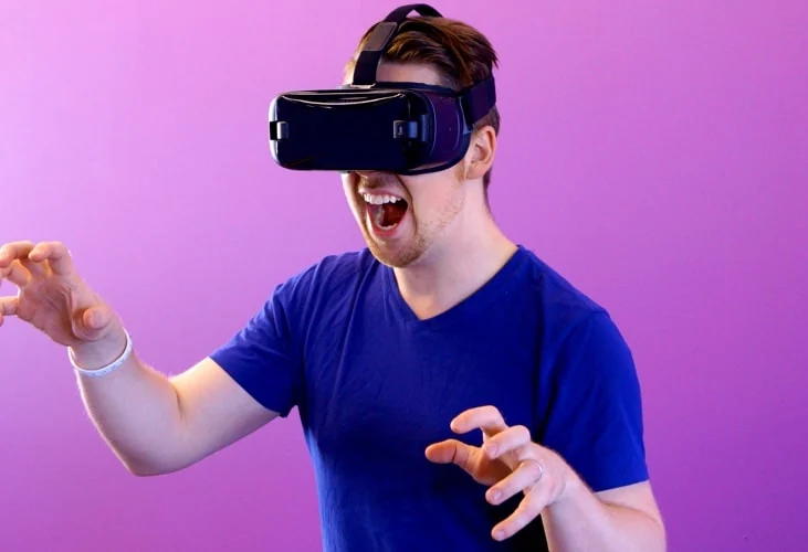 Man wearing virtual reality glasses